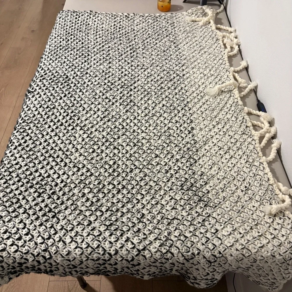 Pottery Barn Chunky Knit Throw Blanket Cream Black Marled Tassel 50x60 4982166